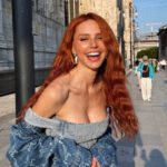 Emily In Paris: Παρέλαση Ελληνίδων καλλονών στη Μύκονο