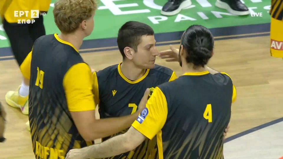 AEK – Ολυμπιακός: Ανατριχίλα! Καθολικό χειροκρότημα στον Δημήτρη Φλιώνη, που πριν λίγες ώρες π