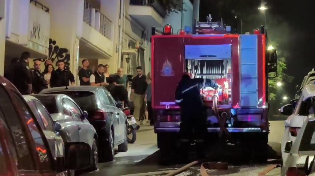 Φωτιά σε δώμα στον Λυκαβηττό – Ένας άνδρας υπέστη ελαφρά τραύματα [Βίντεο]