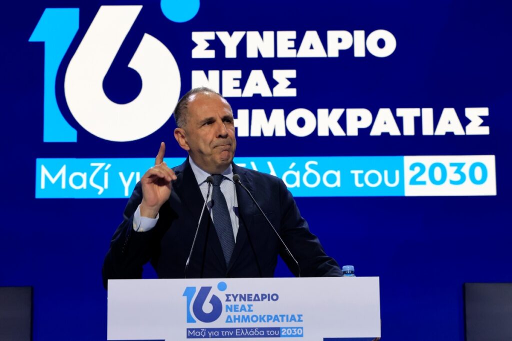 Γεραπετρίτης στο Συνέδριο της ΝΔ: «Η Ελλάδα δείχνει τη δύναμή της παντού – Την δείχνει σε Ευρώ