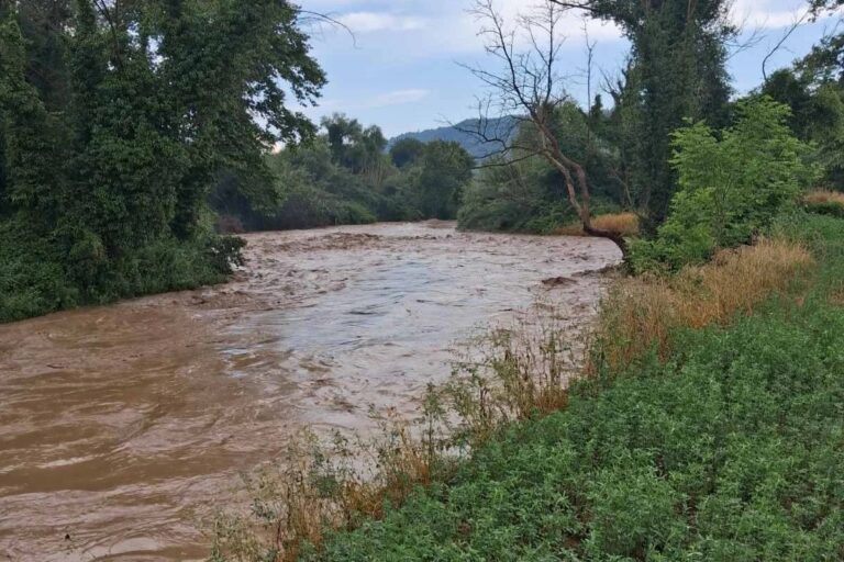 Ηλεία: Υπερχείλισε ο Πηνειός από τις ισχυρές καταιγίδες [Βίντεο]