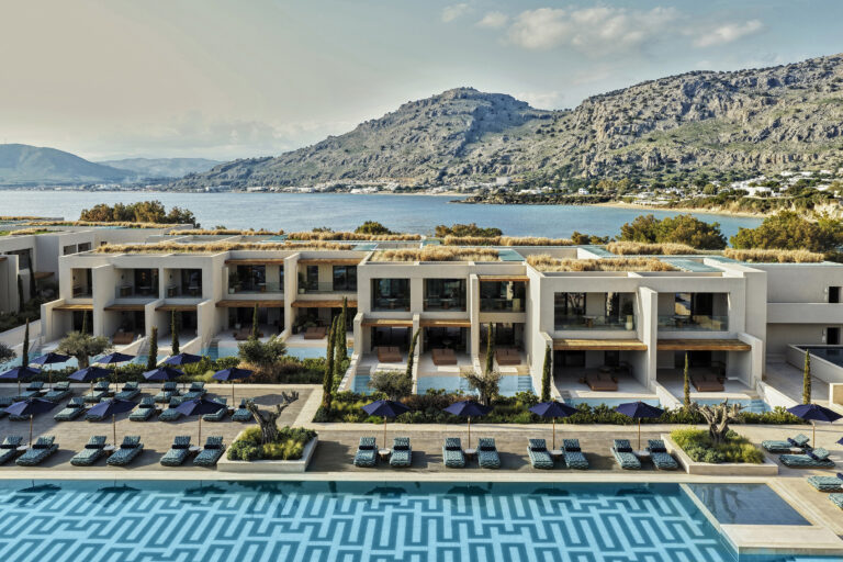 Ρόδος: Νέα εποχή φιλοξενίας στο νησί – Το Luxury Collection Resort που κέρδισε τις εντυπώσεις