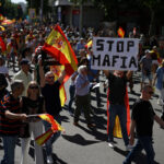 Ισπανία: Δεκάδες χιλιάδες διαδηλωτές στη Μαδρίτη – Ζητούν την παραίτηση Σάντσεθ