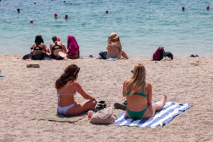 Καύσωνας: Πού θα αγγίξει ο υδράργυρος τους 41 βαθμούς; 22 περιοχές σε αυξημένο συναγερμό για πυρκαγιά