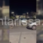 Τρόμος στη Λάρισα: Πετούσαν πέτρες, μπουκάλια και νερομπαλόνια σε διερχόμενα αυτοκίνητα [Βίντεο]