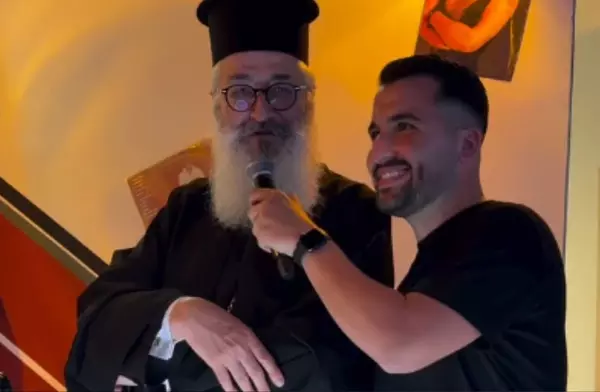 Μητροπολίτης Άνθιμος: Έπιασε το μικρόφωνο και… είπε και ένα τραγούδι [Βίντεο]
