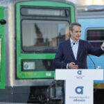 Μητσοτάκης: Επενδύουμε στα μέσα μαζικής μεταφοράς – 1.076 νέα λεωφορεία, συρμοί και προσλήψεις