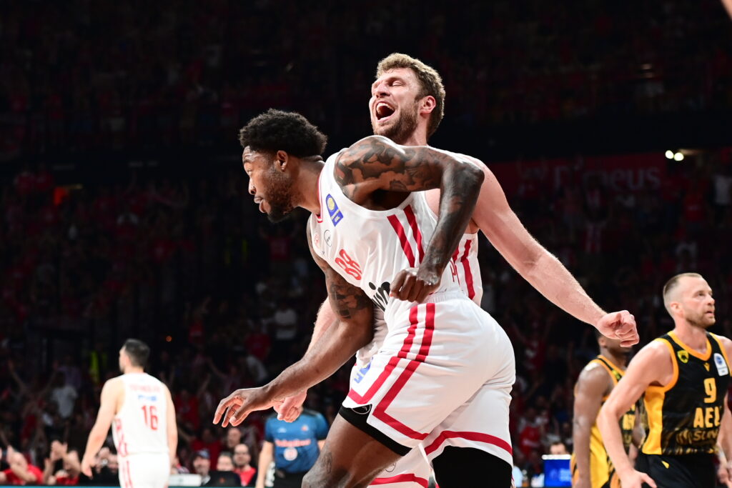 Ολυμπιακός – ΑΕΚ 94-77: Πάρτι στο κατάμεστο ΣΕΦ με Λιόλιου, λάβαρο για το 4ο ευρωπαϊκό και εύκολο 1-