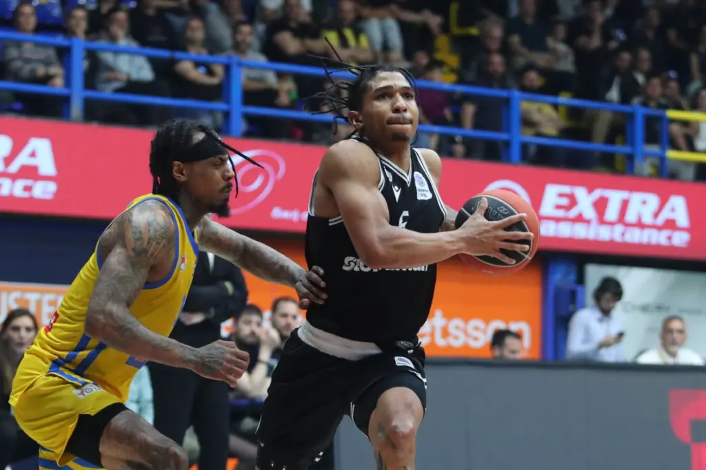 Basket League: Διπλό πρόκρισης για τον ΠΑΟΚ μέσα στο Περιστέρι με 77-72 και 2-0 στη σειρά των playof