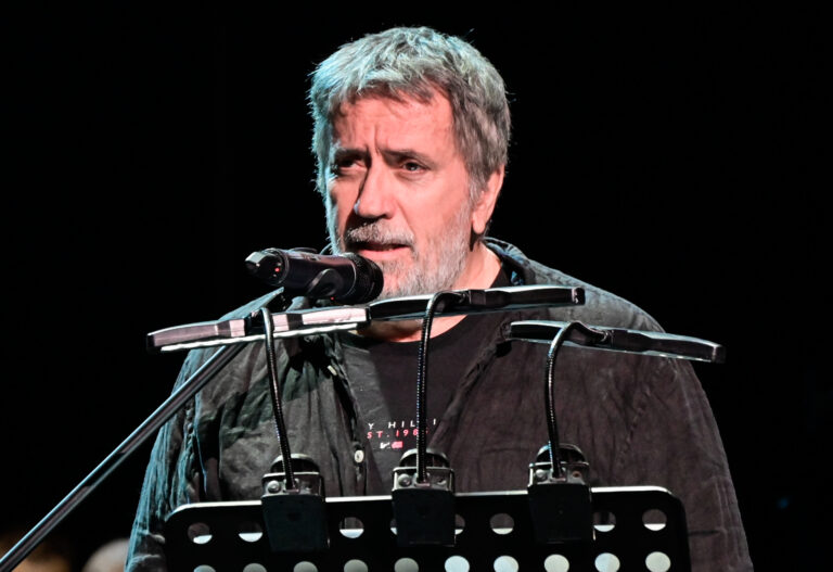 Σπύρος Παπαδόπουλος: Περιγράφει τη στιγμή που πήρε χάπι για σκύλους στα γυρίσματα των «Απαράδεκτων»