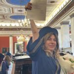 Δήμητρα Παπαδοπούλου: Πήρε το πτυχίο Αγγλικής Φιλολογίας στα 63 της – «Μπαμπά το πήρα»
