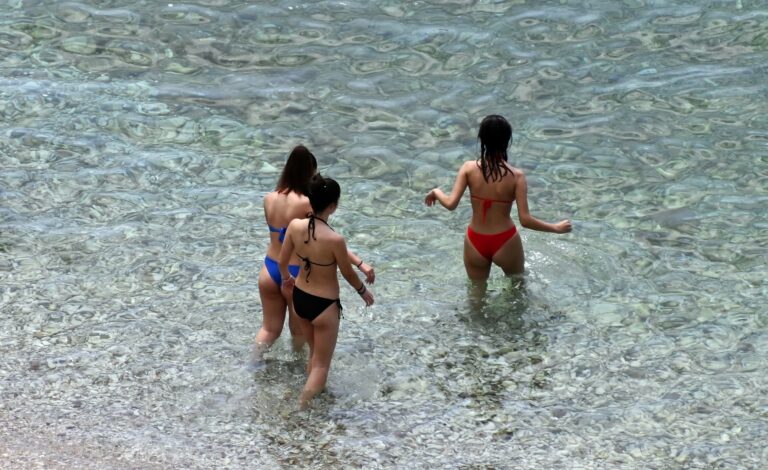 Καιρός: Το καλοκαίρι δεν ήρθε… ακόμα – Στους 27 βαθμούς η θερμοκρασία, πού θα βρέξει [βίντεο]