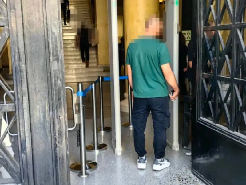 Πάτρα: Πανικός στα δικαστήρια, όταν νεαρός προσπάθησε να μπει με μαχαίρι