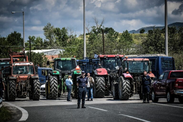Σέρρες: Ένταση και χημικά μεταξύ αγροτών και ΕΛΑΣ στον Προμαχώνα [Βίντεο]