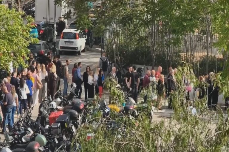 Ουρές στο Πρωτοδικείο Αθηνών: Μπήκαν πύλες ελέγχου και μηχανήματα X-ray – Νέα μέτρα ασφαλείας μετά την ένοπλη επίθεση