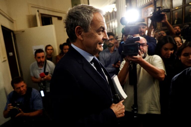 Πολιτικός «σεισμός» στην Ισπανία: Έρευνα για διαφθορά σε βάρος του πρώην πρωθυπουργού Θαπατέρο – Έφοδοι στο γραφείο του