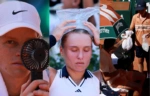 Roland Garros: Οι τενίστες «λυγίζουν» από τη ζέστη – Πάγος και βρεγμένες πετσέτες για να αντέξουν τις ακραίες συνθήκες