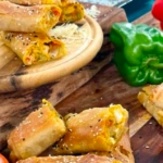 Έρχεται Σαββατοκύριακο! Μπουρέκια σε τραγανό φύλλο με τυρί και κοτόπουλο