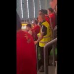 Ολυμπιακός-Φενέρμπαχτσε: Ο σεκιούριτι που ξέχασε τη δουλειά του και… ντύθηκε οπαδός – Το βίντεο του Μπλόσομγκεϊμ