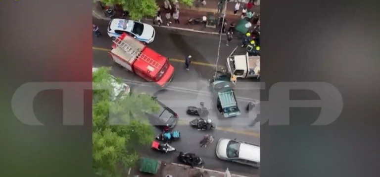 Τροχαίο στην Πατησίων: Συγκρούστηκαν 3 ΙΧ με δύο μοτοσικλέτες – Δύο τραυματίες