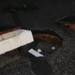 Αθήνα: Καθίζηση οδοστρώματος στο κέντρο – Διακοπή κυκλοφορίας στην οδό Θερμοπυλών