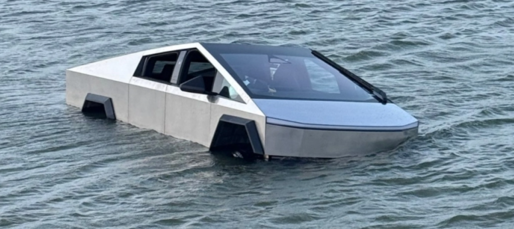 Tesla Cybertruck μπήκε σε λίμνη για test drive και κατέληξε… στον βυθό – Συνελήφθη ο οδηγός