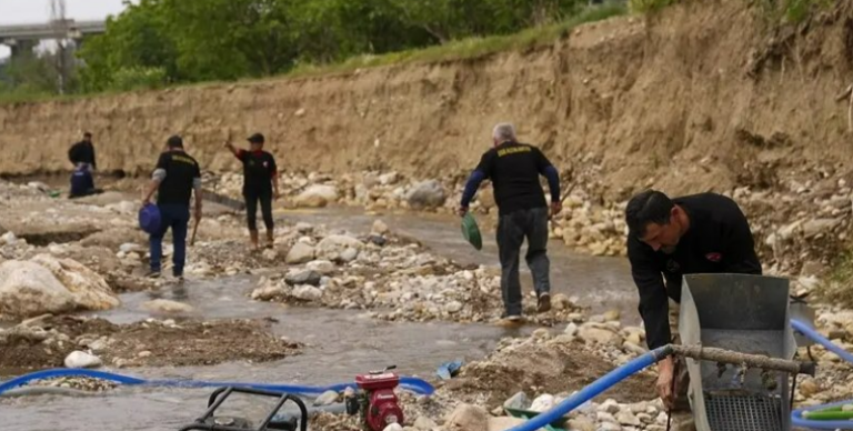 «Κυνήγι» χρυσού στα ποτάμια του Αιγαίου: Ομάδες πολιτών στα social media ψάχνουν πολύτιμα κοιτάσματα στα τουρκικά παράλια