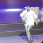 Αποτυχημένο moonwalk από ρομπότ – Προσπάθησε να χορέψει Μάικλ Τζάκσον και κατέρρευσε μπροστά στο κοινό