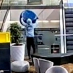 Ανήλικος πέταξε πολυθρόνα 15 κιλών από όροφο εμπορικού κέντρου – Παραλίγο τραγωδία στο Λονδίνο