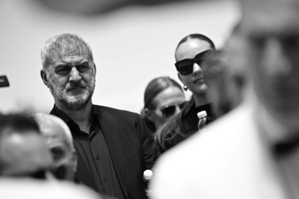 Γωγώ Μαστροκώστα: «Ράγισε καρδιές» ο Τραϊανός Δέλλας στον επικήδειο – «Είσαι το μωρό μου, ξεκουράσου και πέτα ψηλά»