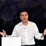 Ο Τσίπρας για το σχόλιο περί διπλώματος οδήγησης: «Αν κάποιος δεν θα μπορούσε να οδηγεί ούτε πατίνι είναι ο κ. Μητσοτάκης»