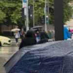 Ισχυρή βροχόπτωση τώρα στην Αθήνα – Φθινοπωρινό το σκηνικό του καιρού