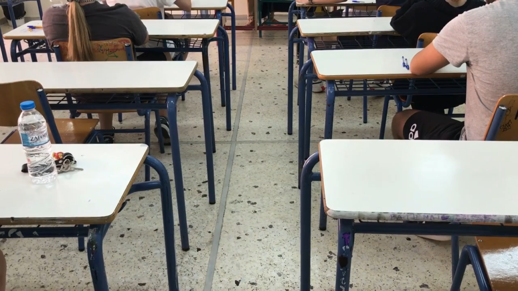 «Είναι ΟΚ να μη σπουδάσεις»: Πόσο δίκαιο σύστημα είναι οι Πανελλαδικές, γιατί η Ελλάδα «διψά» για γιατρούς και δικηγόρους -Ο Στρατηγάκης απαντά