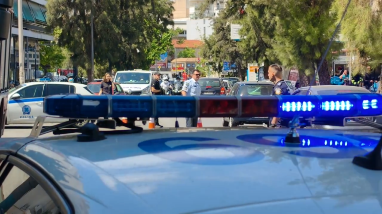 Τρομακτικό τροχαίο στα Άνω Πατήσια: Νεκρή η γυναίκα που παρασύρθηκε από φορτηγό [βίντεο]