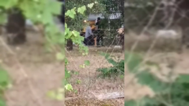 Πατροκτονία στη Θέρμη: Δίωξη για ανθρωποκτονία με δόλο στον 30χρονο – Νέες εικόνες από το σπίτι όπου έγινε το έγκλημα