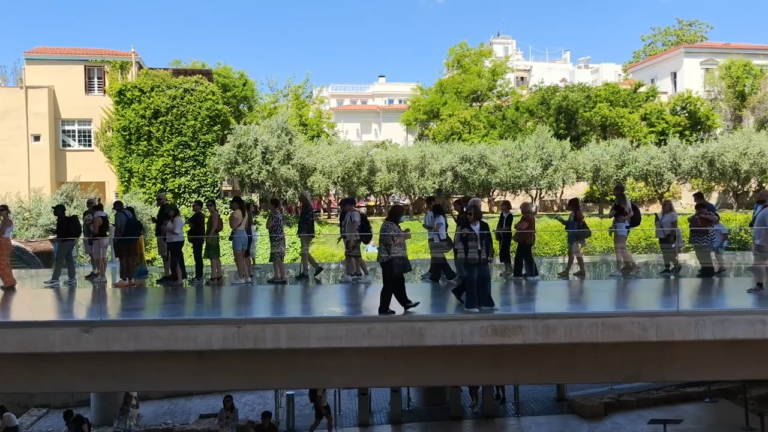 Μεγάλες ουρές στο Μουσείο Ακρόπολης λόγω της ελεύθερης εισόδου -Συμμετέχει στον εορτασμό της Διεθνούς Ημέρας Μουσείων