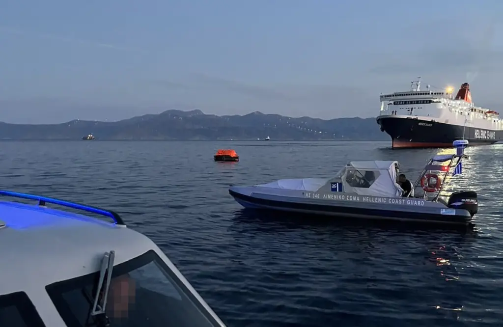 Άνδρος: Σε εξέλιξη η επιχείρηση αντιρρύπανσης μετά τη βύθιση του πλοίου «Corsage C» – Σώοι οι 