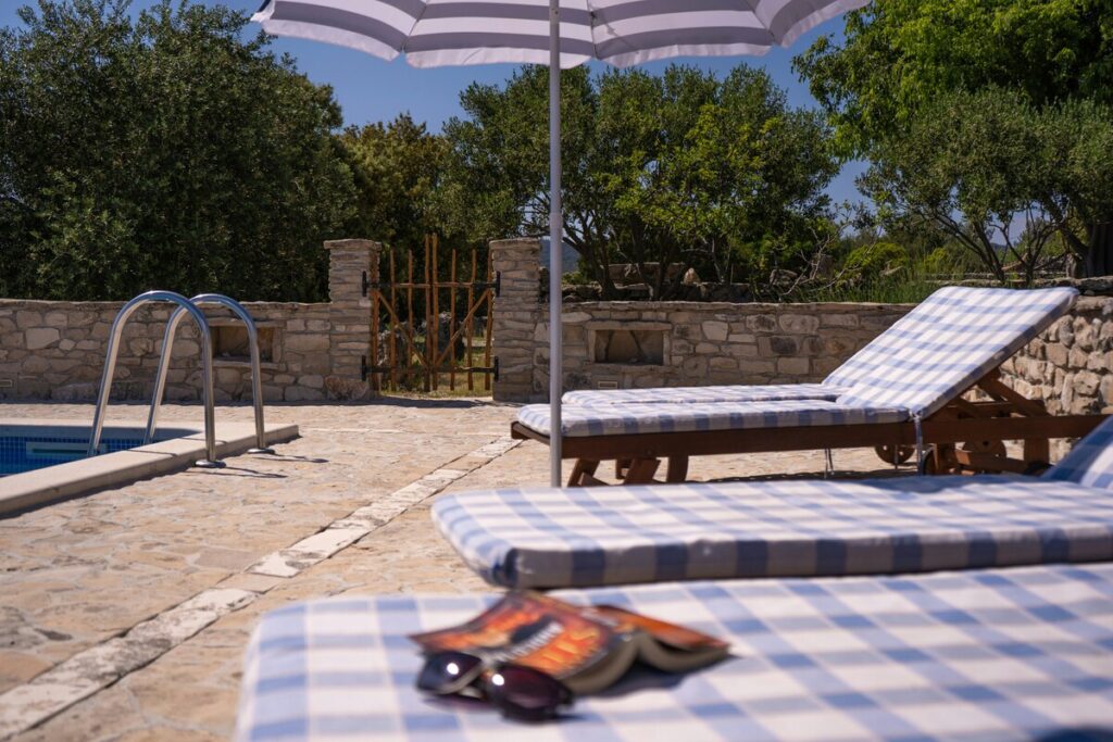 Κως: Έτσι ο Γερμανός τουρίστας πήρε αποζημίωση για τις ξαπλώστρες σε ξενοδοχείο – «Ήταν 400 και ήταν όλες πιασμένες»