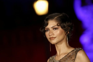 Η Ζεντάγια «μαγνήτισε» τα βλέμματα με εμφάνιση εμπνευσμένη από τον Spider-Man – Το ημιδιάφανο φόρεμα με μοτίβο ιστού αράχνης