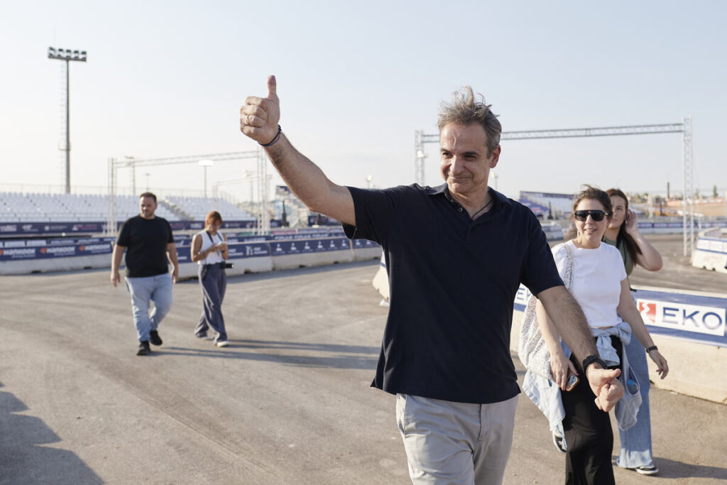 Ράλλυ Ακρόπολις 2026: Στο τιμόνι αγωνιστικού αυτοκινήτου στην υπερειδική διαδρομή ο Μητσοτάκης ̵