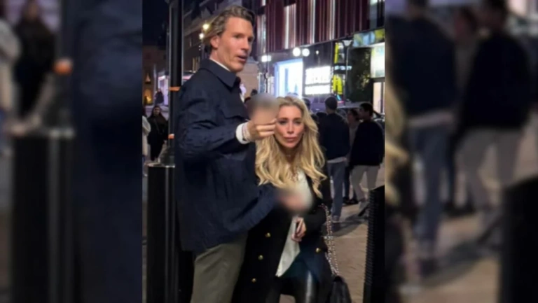 Σκάνδαλο για γνωστή MAGA influencer: Τράβηξε γυναίκα από τα μαλλιά σε σταθμό του Λονδίνου