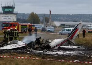Γαλλία: Τραγωδία στον αέρα - 11 νεκροί αλεξιπτωτιστές από την πτώση αεροσκάφους