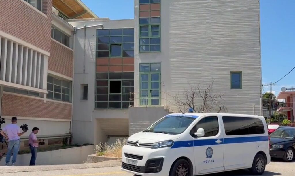 Διπλό φονικό στο Αίγιο: Στον ανακριτή για την απολογία του ο 65χρονος Ιταλός [Βίντεο]