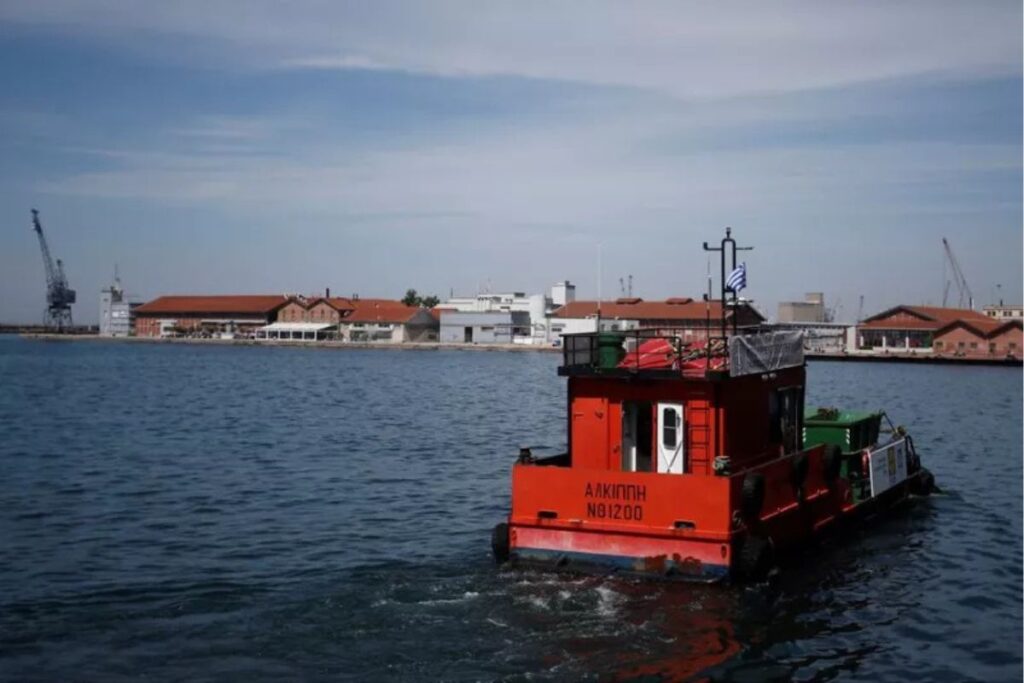 Θεσσαλονίκη: Η αμαζόνα που θα καθαρίζει όλο το καλοκαίρι τον Θερμαϊκό