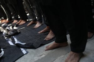 Ασούρα: Αναβίωσε στον Πειραιά το αιματηρό έθιμο των Σιιτών Μουσουλμάνων [Βίντεο]