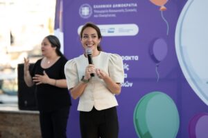 «Νταντάδες της Γειτονιάς»: 175 συμφωνητικά σε λιγότερο από τρεις εβδομάδες – Ποιοι μπορούν να λάβουν έως 500 ευρώ