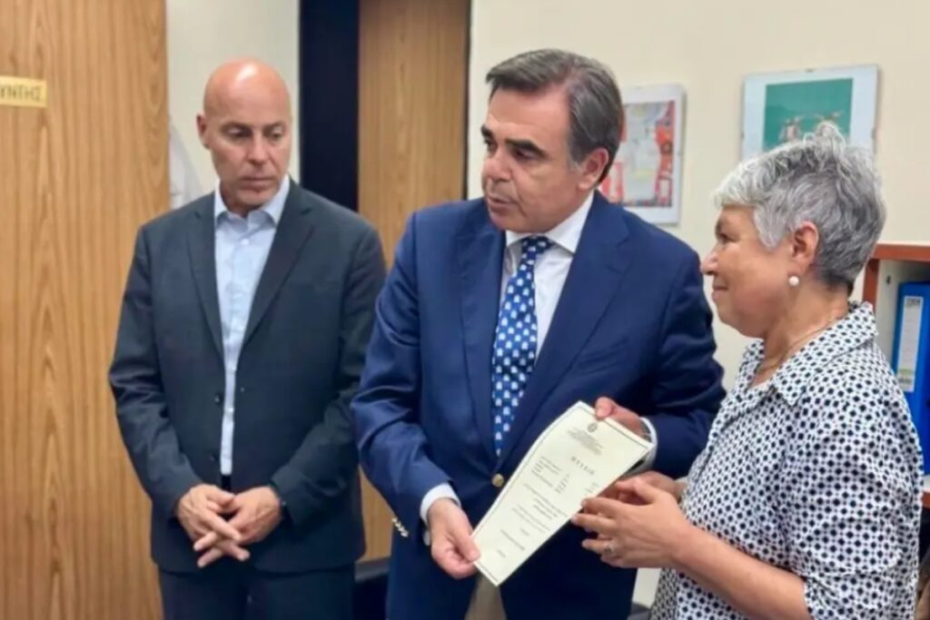 Σχοινάς: Παρέλαβε το πτυχίο του Βαγγέλη Γιακουμάκη στη Γαλακτοκομική Σχολή Ιωαννίνων – Θα το δώσει σ
