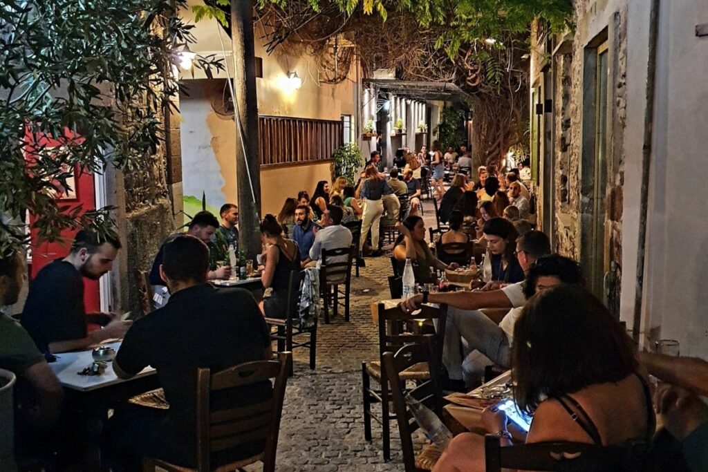 Μια στάση στο μαγαζί που υμνεί τη διάσημη γαστρονομία της Μυτιλήνης