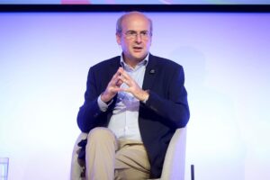 Χατζηδάκης: 10 δισ. στην Ελλάδα από Ε.Ε. με συνεργασία πανεπιστημίων-επιχειρήσεων – Μοχλοί εθνικής ανάπτυξης οι σχολές