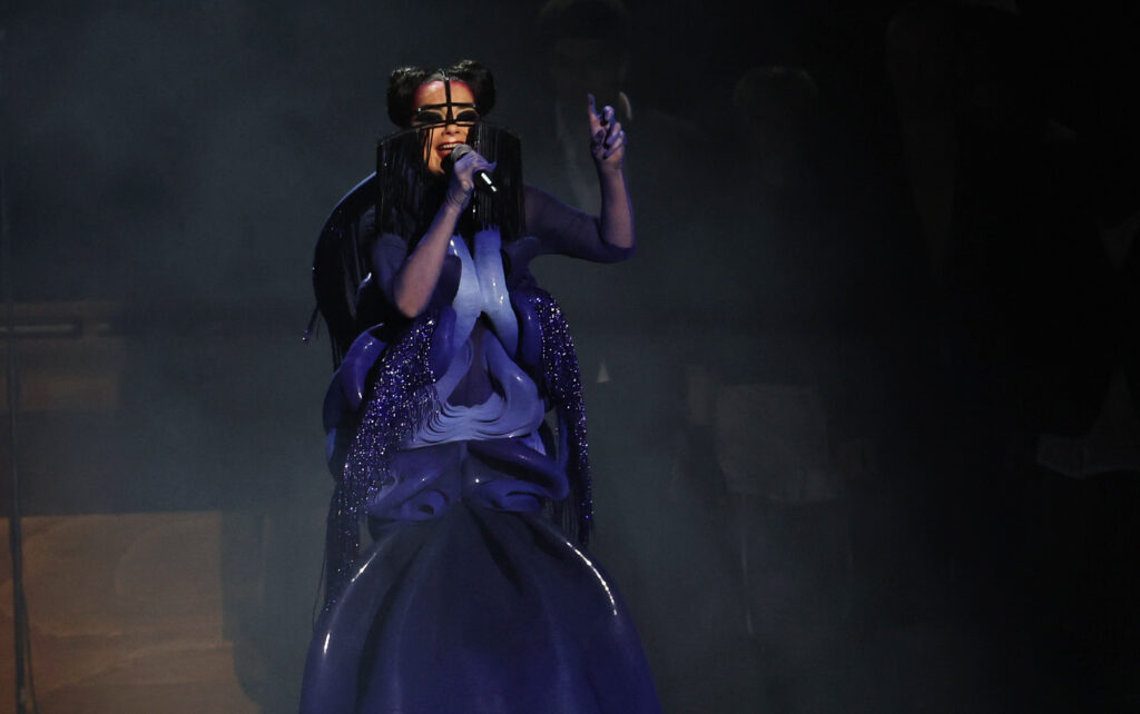 Echolalia: Η Björk «ντύνει» με ήχο και μυστήριο την Εθνική Πινακοθήκη της Ισλανδίας